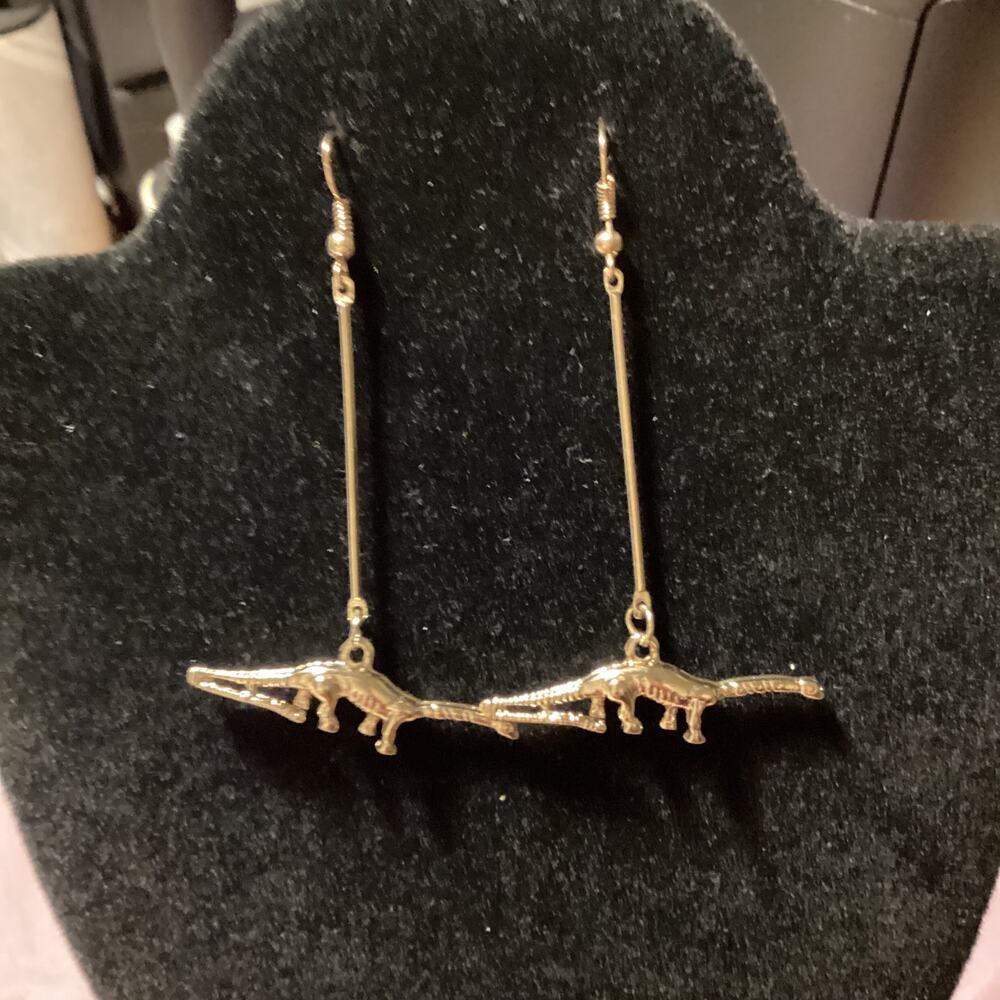 4137 NIP Goldtone Fashion Jewelry Prehistoric Dino-Mite Brontosaurus Earring